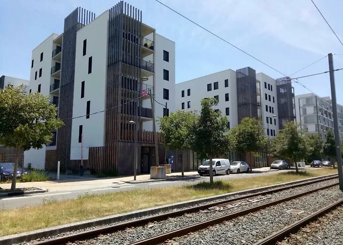Bel T2 Pres Du Avc Un Parking Prive Apartament